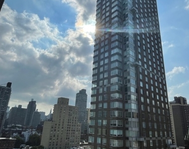 East 88th Street - Photo Thumbnail 9