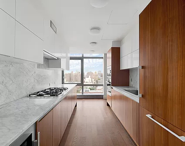 352 West 15th Street - Photo Thumbnail 1