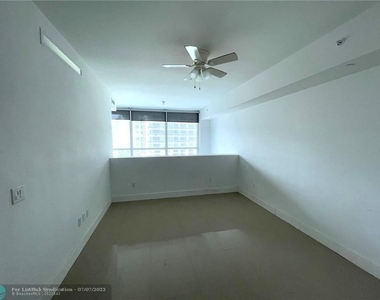 1080 Brickell Ave - Photo Thumbnail 13