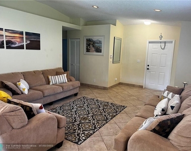 1245 Sw 46 Way - Photo Thumbnail 7