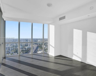 1100 Biscayne Blvd - Photo Thumbnail 12