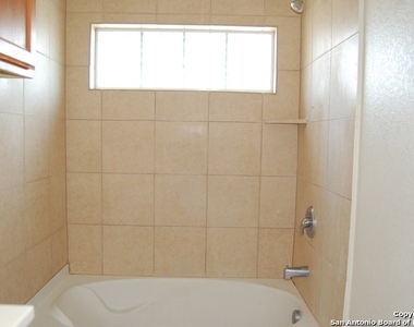 639 Meadow Arbor Ln - Photo Thumbnail 7