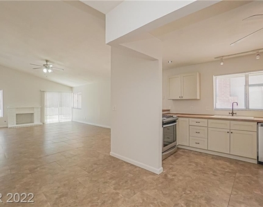 3129 Floral Vista Avenue - Photo Thumbnail 2