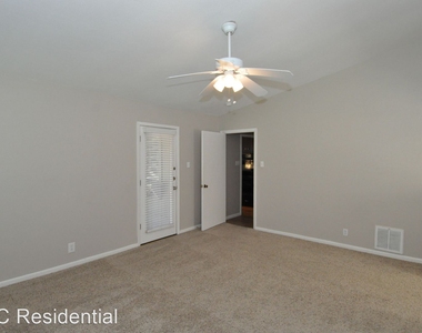 10608 Fountainbleu Cir - Photo Thumbnail 11