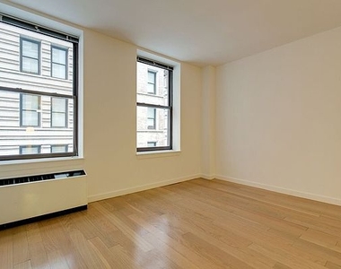 Wall Street - Photo Thumbnail 2