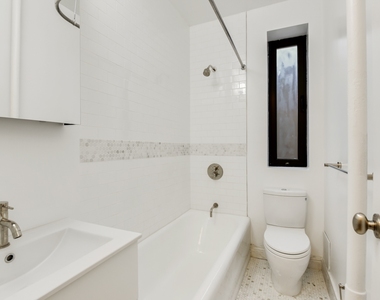 220 West 24th Street - Photo Thumbnail 3