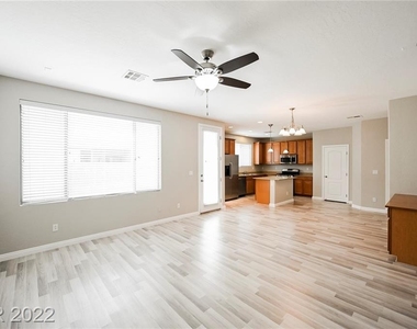 10439 Lilac Square Avenue - Photo Thumbnail 9