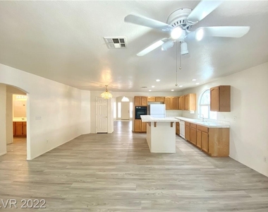 7533 Summer Crest Lane - Photo Thumbnail 11