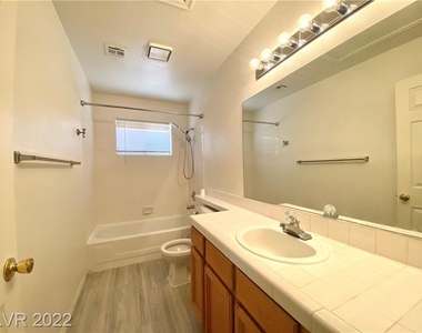 7533 Summer Crest Lane - Photo Thumbnail 14