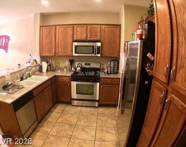 1525 Spiced Wine Avenue - Photo Thumbnail 4