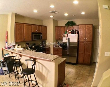 1525 Spiced Wine Avenue - Photo Thumbnail 2