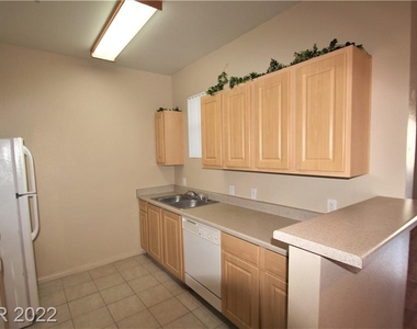 6955 North Durango Avenue - Photo Thumbnail 12