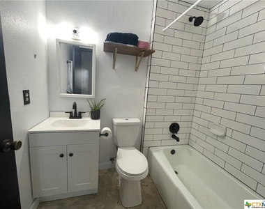 1102 Girard Street - Photo Thumbnail 17