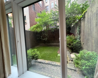 39 West 68th Street - Photo Thumbnail 0