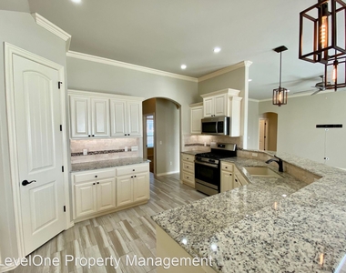 15924 Capri Lane - Photo Thumbnail 7