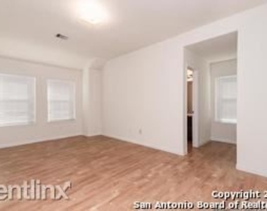 710 Robillard Ln - Photo Thumbnail 5