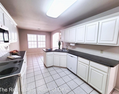 2455 Manchester Dr Unit # 61 - Photo Thumbnail 7