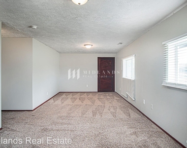 2402 Walnut Creek Dr - Photo Thumbnail 11