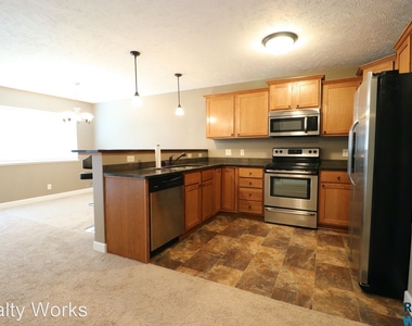 6525 S 58th St - Photo Thumbnail 4