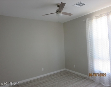 460 Pear Lake Street - Photo Thumbnail 18