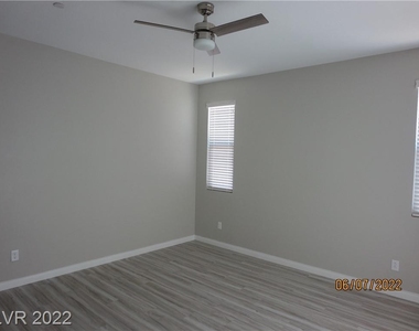 460 Pear Lake Street - Photo Thumbnail 14