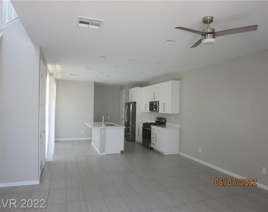 460 Pear Lake Street - Photo Thumbnail 6