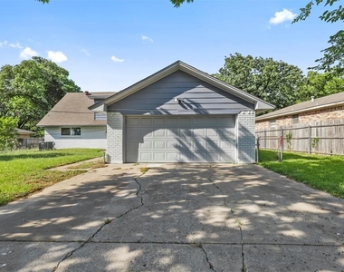 2618 Sharpview Lane - Photo Thumbnail 17