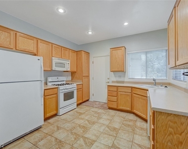 2074 Wildwood Lake Street  #2074 - Photo Thumbnail 12