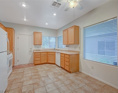 2074 Wildwood Lake Street  #2074 - Photo Thumbnail 11