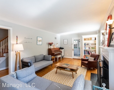 4427 45th St Nw - Photo Thumbnail 3