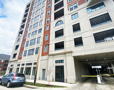 300 E Lasalle Ave - Photo Thumbnail 1