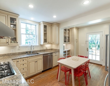 4427 45th St Nw - Photo Thumbnail 11