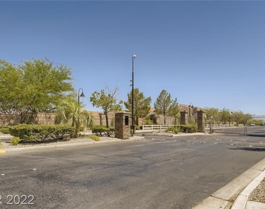 8729 Horizon Wind Avenue - Photo Thumbnail 16