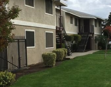 385 Sylmar Ct - Photo Thumbnail 2