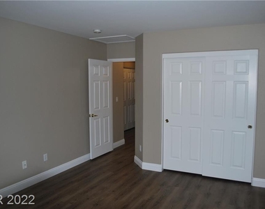 9955 Burton Lake Court - Photo Thumbnail 12