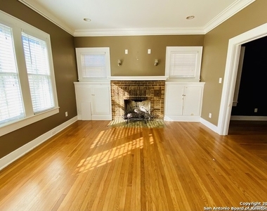 523 W Gramercy Pl - Photo Thumbnail 1