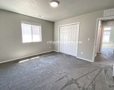 2742 W Balboa Dr. - Photo Thumbnail 16