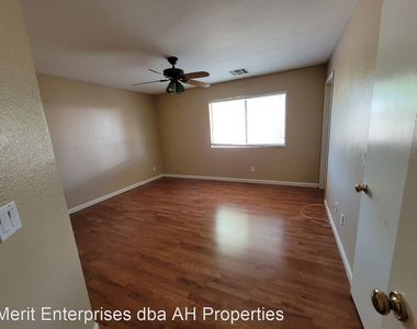 8602 W Caron Dr - Photo Thumbnail 8