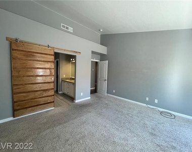 9440 Rolling Ridge Lane - Photo Thumbnail 12