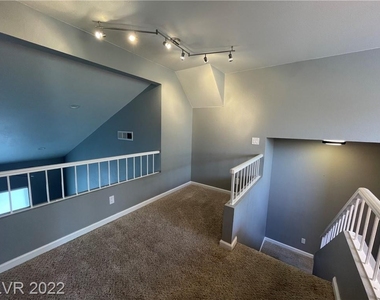 9440 Rolling Ridge Lane - Photo Thumbnail 18