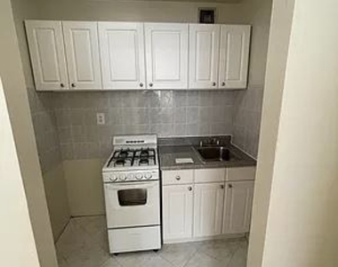 329 East 63rd Street - Photo Thumbnail 5
