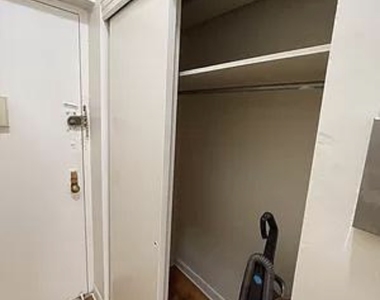 329 East 63rd Street - Photo Thumbnail 3