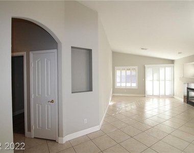 205 Sandpiper Village Way - Photo Thumbnail 6