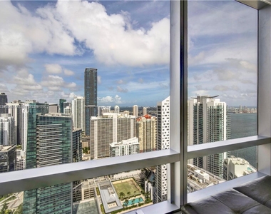 1425 Brickell Ave - Photo Thumbnail 1