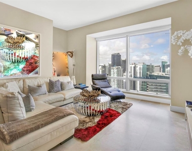 1425 Brickell Ave - Photo Thumbnail 2