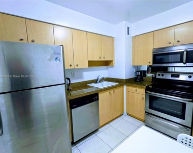 9195 Collins Ave - Photo Thumbnail 7