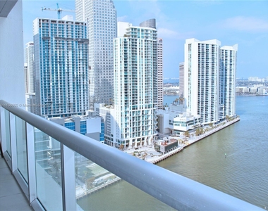 485 Brickell Ave - Photo Thumbnail 1