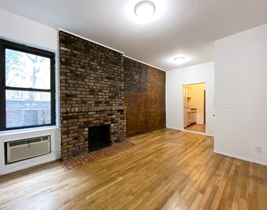 238 West 20th Street - Photo Thumbnail 3