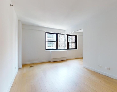 222 East 39th Street - Photo Thumbnail 0