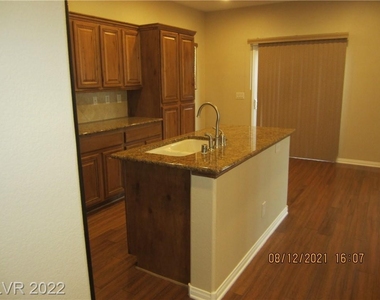 10582 Verona Wood Street - Photo Thumbnail 9